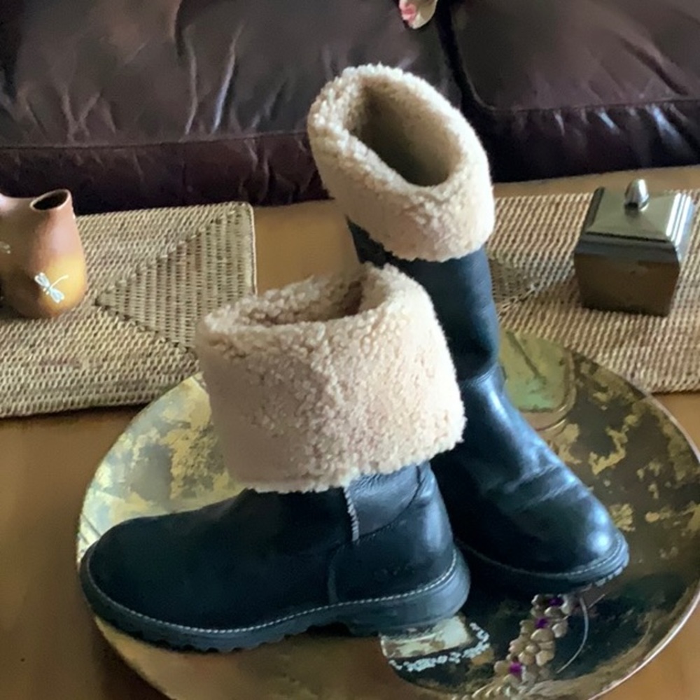 Ugg genuine leather boots like new